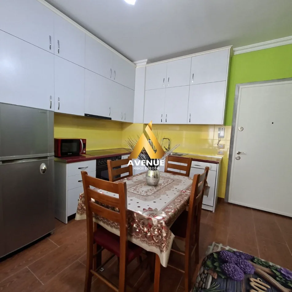 Tirane, jepet me qera apartament 1+1 Kati 2, 70 m² 500 € (rruga frosina plaku)