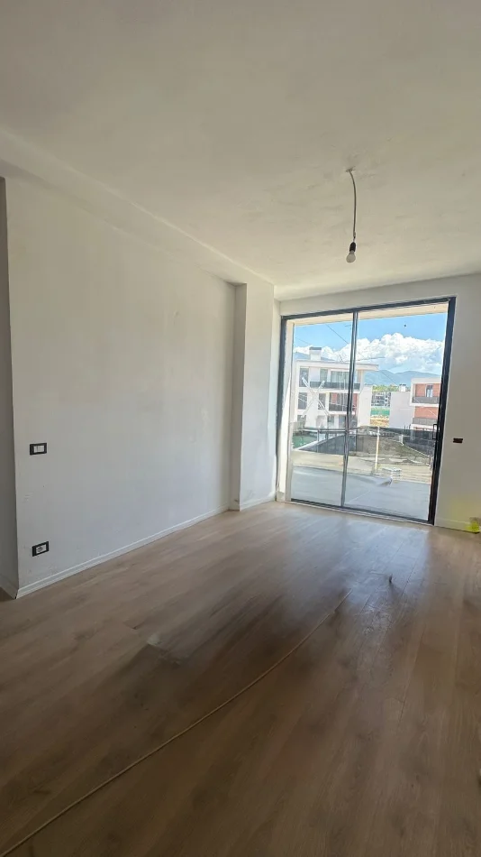 Tirane, shitet apartament 1+1 Kati 1, 86 m² 181.440 € (TEG)