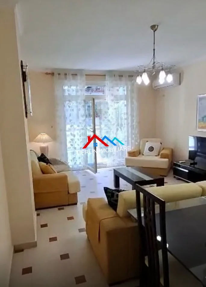 Tirane, jepet me qera apartament 1+1+Ballkon Kati 2, 90 m² 660 € (KOPSHTI ZOOLOGJIK)
