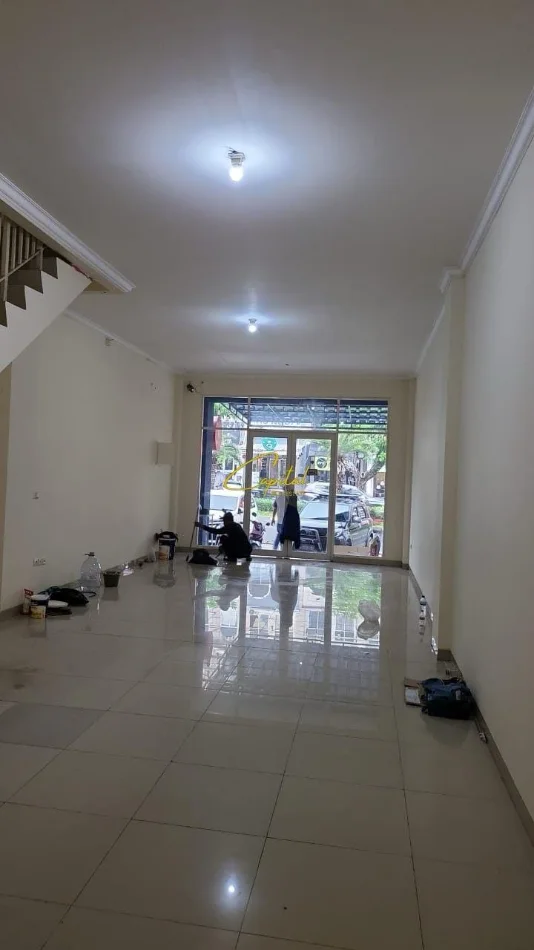 Tirane, shitet dyqan Kati 0, 20 m² 160.000 € (BRRYLI)