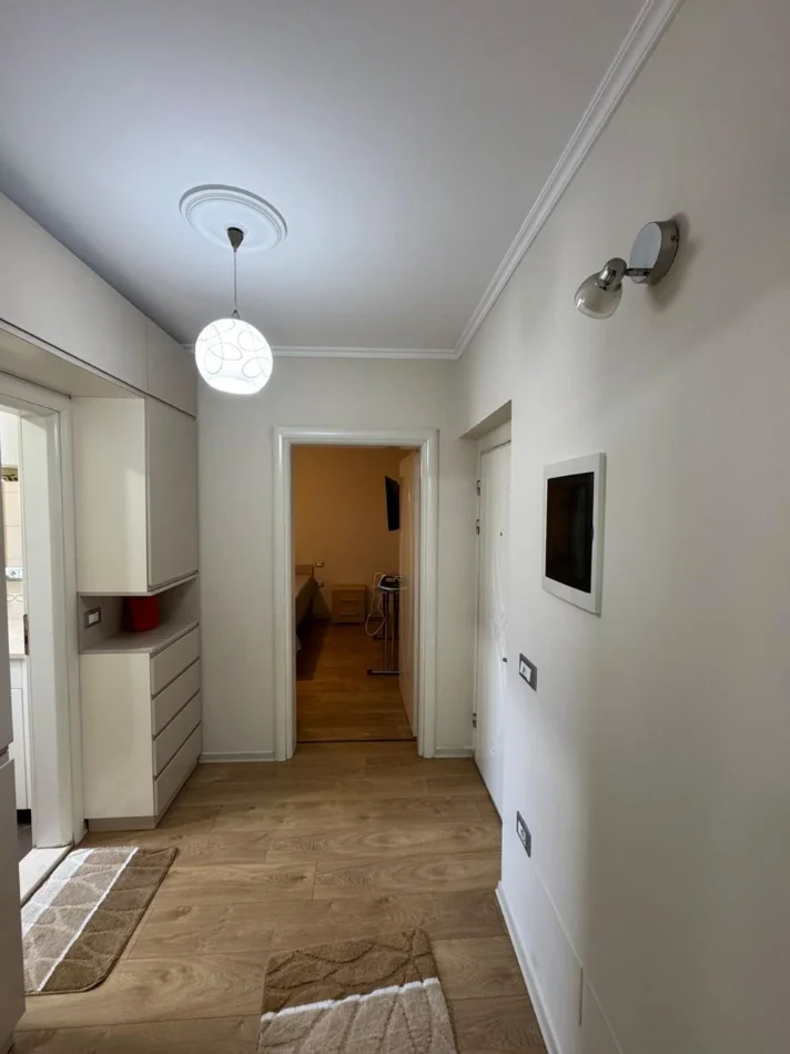 Tirane, jepet me qera apartament 1+1 Kati 4, 70 m² 550 € (vasil shanto)