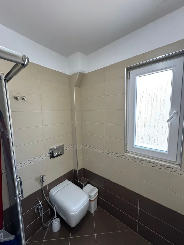 Tirane, jepet me qera apartament 1+1 Kati 4, 70 m² 550 € (vasil shanto)