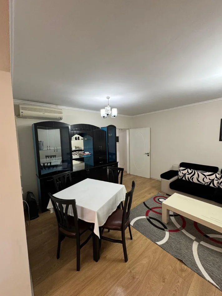 Tirane, jepet me qera apartament 1+1 Kati 4, 70 m² 550 € (vasil shanto)