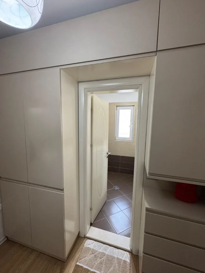 Tirane, jepet me qera apartament 1+1 Kati 4, 450 € (vasil shanto)