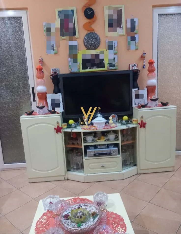 Tirane, jepet me qera apartament 1+1+Ballkon Kati 4, 75 m² 520 € (BLLOK)