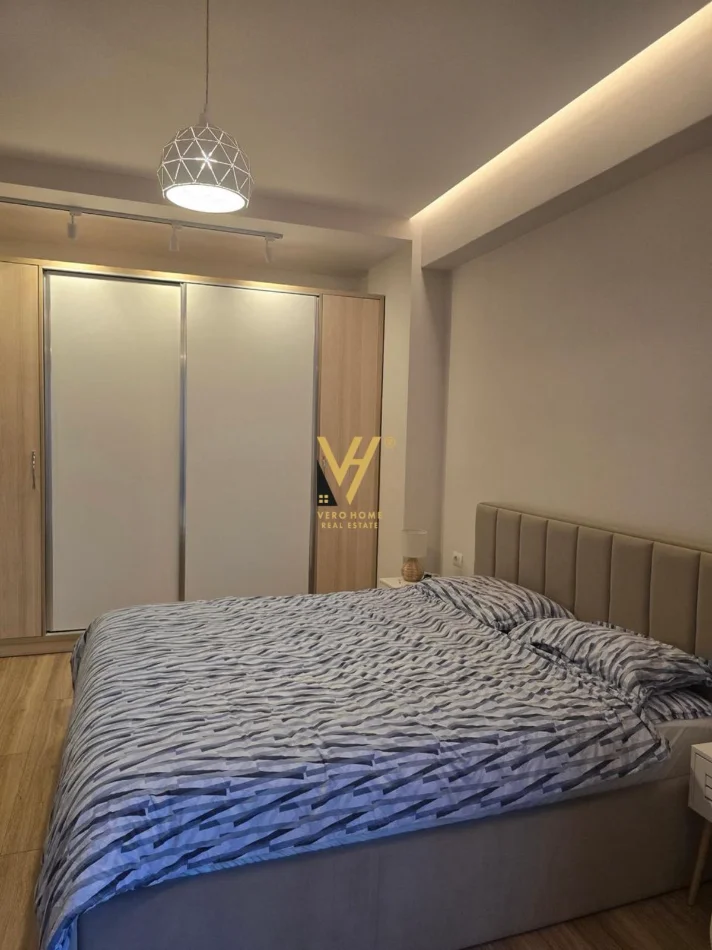 Tirane, jepet me qera apartament 2+1+Ballkon Kati 3, 102 m² 900 € (BULEVARDI I RI)