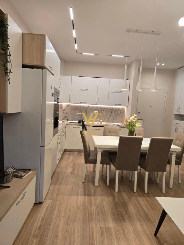 Tirane, jepet me qera apartament 2+1+Ballkon Kati 3, 102 m² 900 € (BULEVARDI I RI)