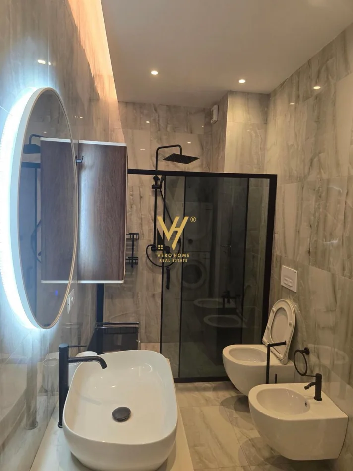 Tirane, jepet me qera apartament 2+1+Ballkon Kati 3, 102 m² 900 € (BULEVARDI I RI)