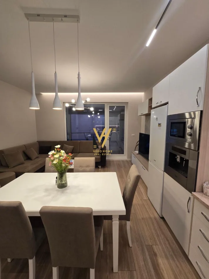 Tirane, jepet me qera apartament 2+1+Ballkon Kati 3, 102 m² 900 € (BULEVARDI I RI)