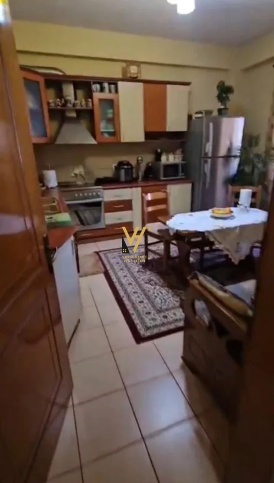 Tirane, jepet me qera apartament 2+1+Ballkon Kati 5, 100 m² 620 € (RRUGA 4 DESHMORET, QENDER)