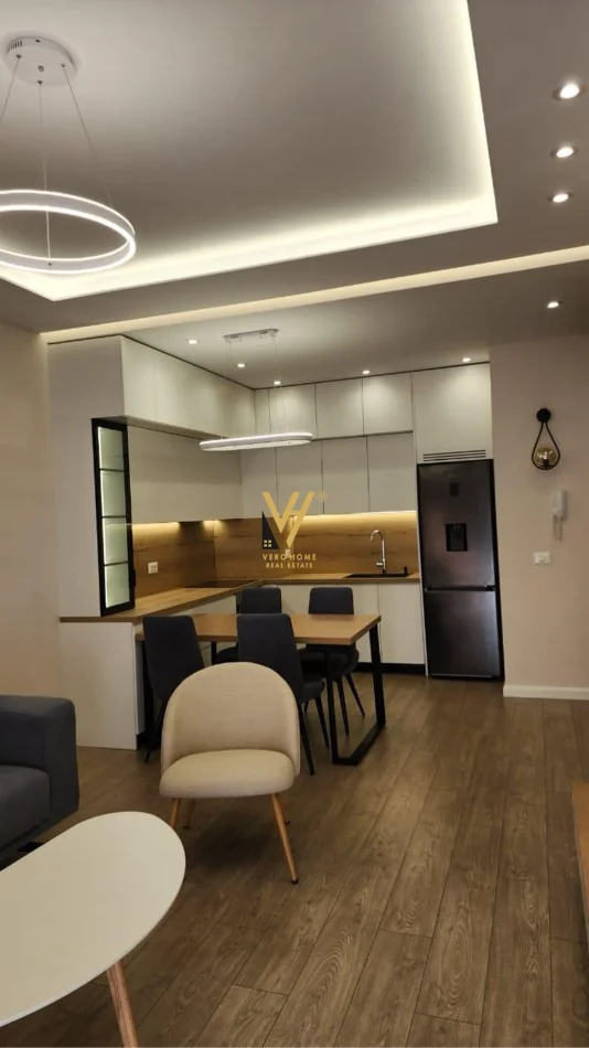 Tirane, jepet me qera apartament 1+1+Ballkon Kati 2, 75 m² 850 € (KOMUNA E PARISIT)