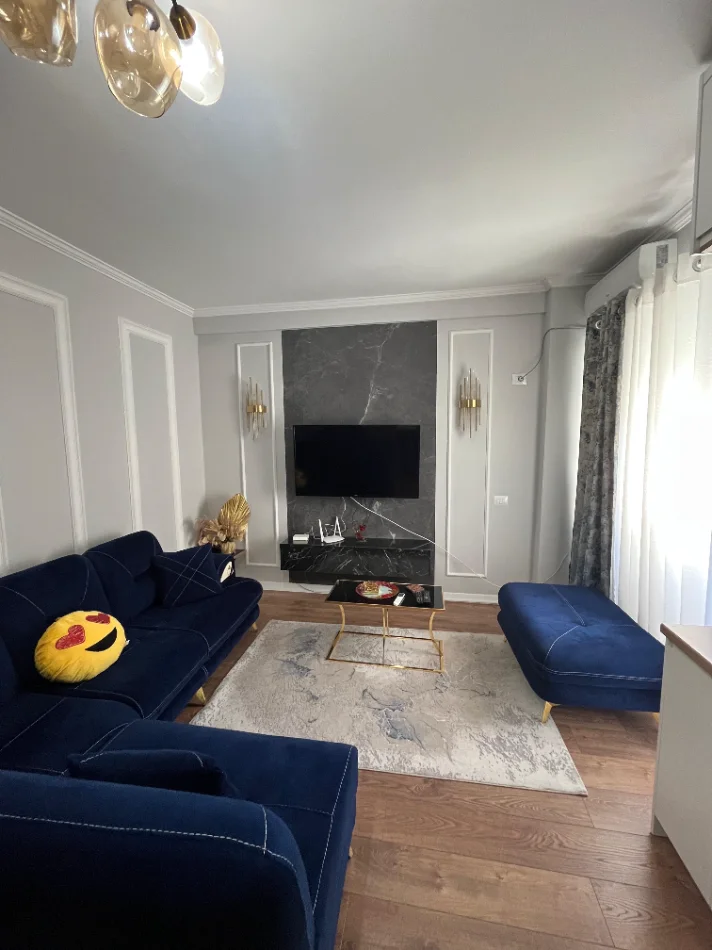 Tirane, jepet me qera apartament 1+1 Kati 3, 600 € (RR. BILL KLINTON)