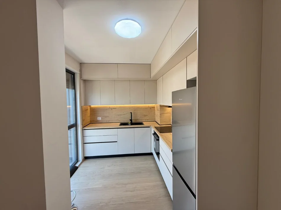 Tirane, jepet me qera apartament 2+1 Kati 5, 750 € (CASA ITALIA)