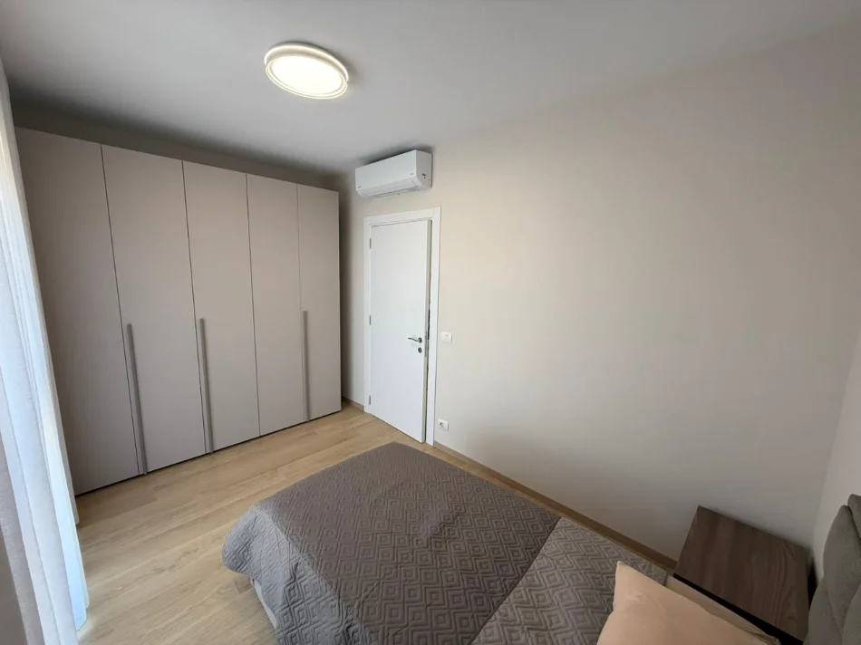Tirane, jepet me qera apartament 2+1 Kati 5, 750 € (CASA ITALIA)