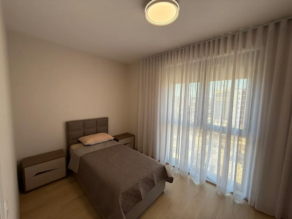 Tirane, jepet me qera apartament 2+1 Kati 5, 750 € (CASA ITALIA)