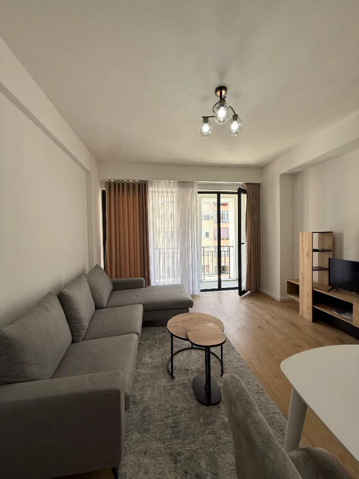 Tirane, jepet me qera apartament Kati 3, 550 € (Urban Gate Residence, Astir)