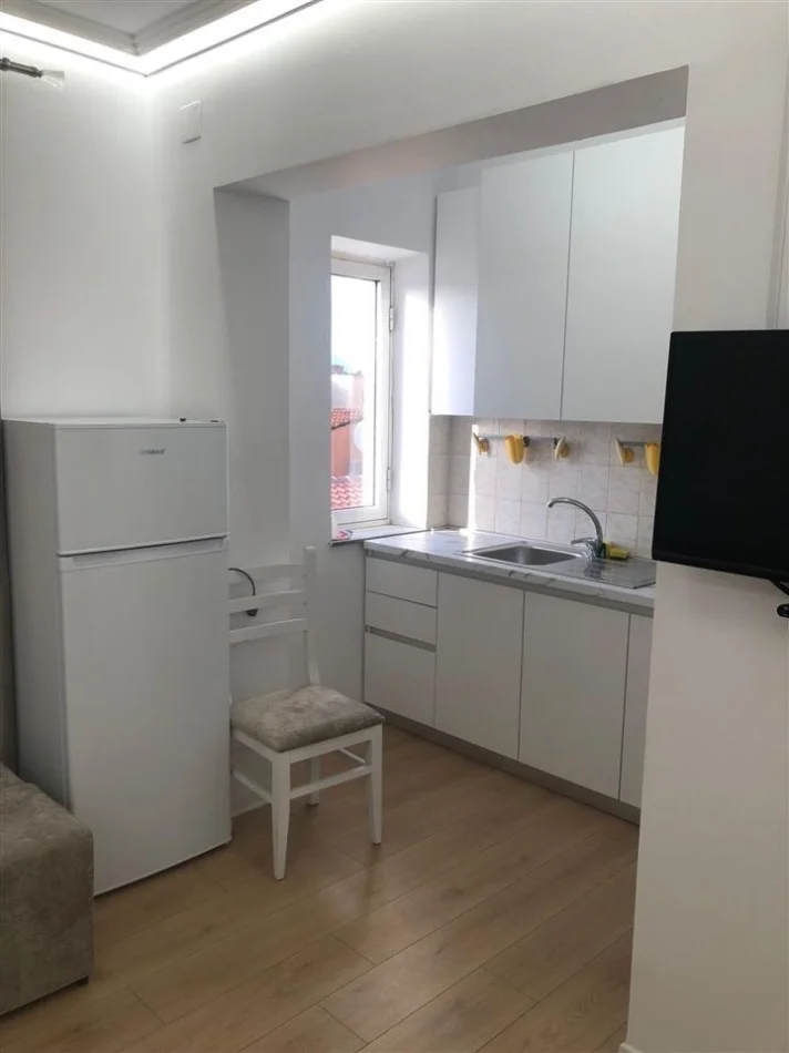 Tirane, jepet me qera apartament 1+1 Kati 3, 59 m² 549 € (Ngjitur me Dispancerine)