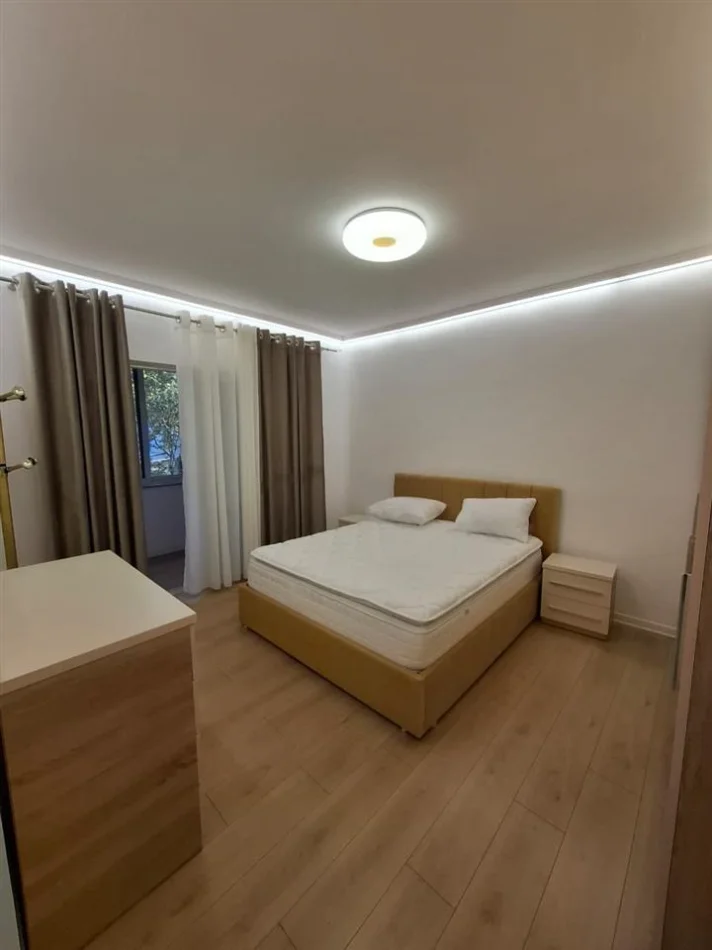 Tirane, jepet me qera apartament 1+1 Kati 3, 59 m² 549 € (Ngjitur me Dispancerine)