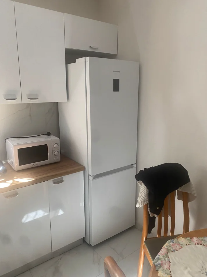 Tirane, jepet me qera apartament 2+1 Kati 1, 91 m² 700 € (Komuna Parisit, Prane german computer)