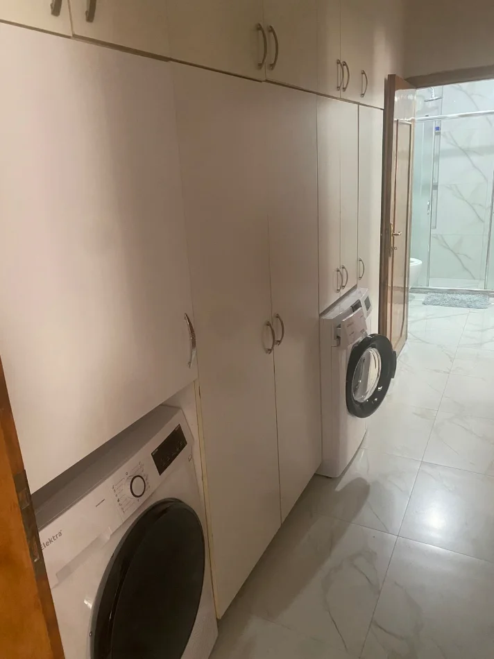 Tirane, jepet me qera apartament 2+1 Kati 1, 91 m² 700 € (Komuna Parisit, Prane german computer)