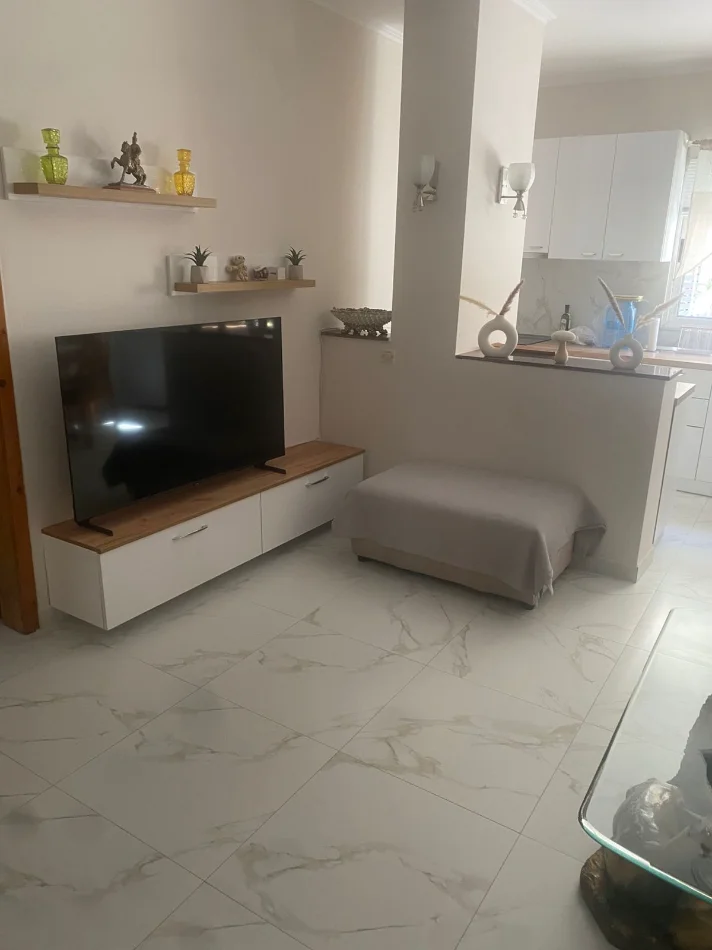Tirane, jepet me qera apartament 2+1 Kati 1, 91 m² 700 € (Komuna Parisit, Prane german computer)