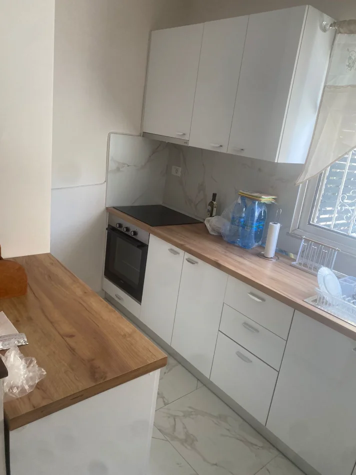 Tirane, jepet me qera apartament 2+1 Kati 1, 91 m² 700 € (Komuna Parisit, Prane german computer)