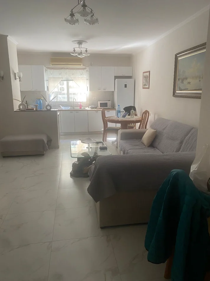 Tirane, jepet me qera apartament 2+1 Kati 1, 91 m² 700 € (Komuna Parisit, Prane german computer)
