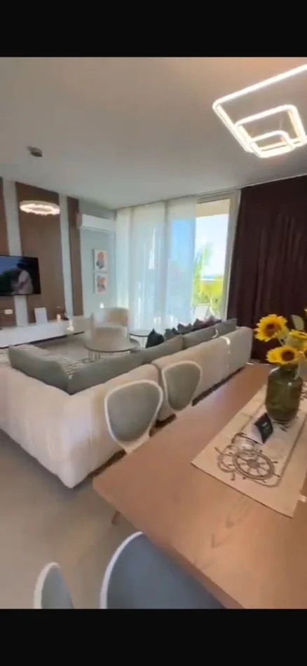 Në Green Coast ofrohet për shitje një krah i Twin Villa, totalisht i pabanuar dhe i mobiluar në mënyrë moderne, i menduar për ata që kërkojnë më shumë