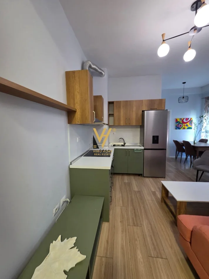 Tirane, jepet me qera apartament 1+1+Ballkon Kati 5, 50 m² 470 € (ALI DEMI)