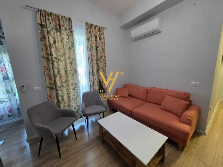 Tirane, jepet me qera apartament 1+1+Ballkon Kati 5, 50 m² 470 € (ALI DEMI)
