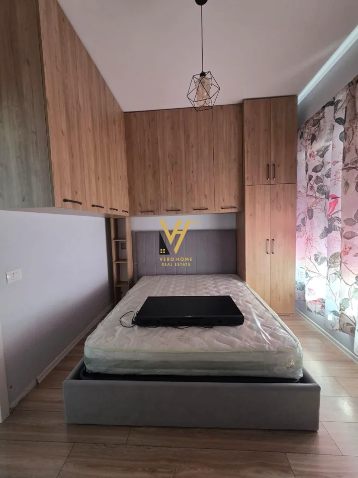 Tirane, jepet me qera apartament 1+1+Ballkon Kati 5, 50 m² 470 € (ALI DEMI)