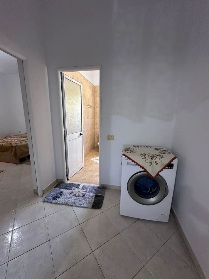 Tirane, jepet me qera apartament 1+1 Kati 1, 65 m² 400 € (astir)