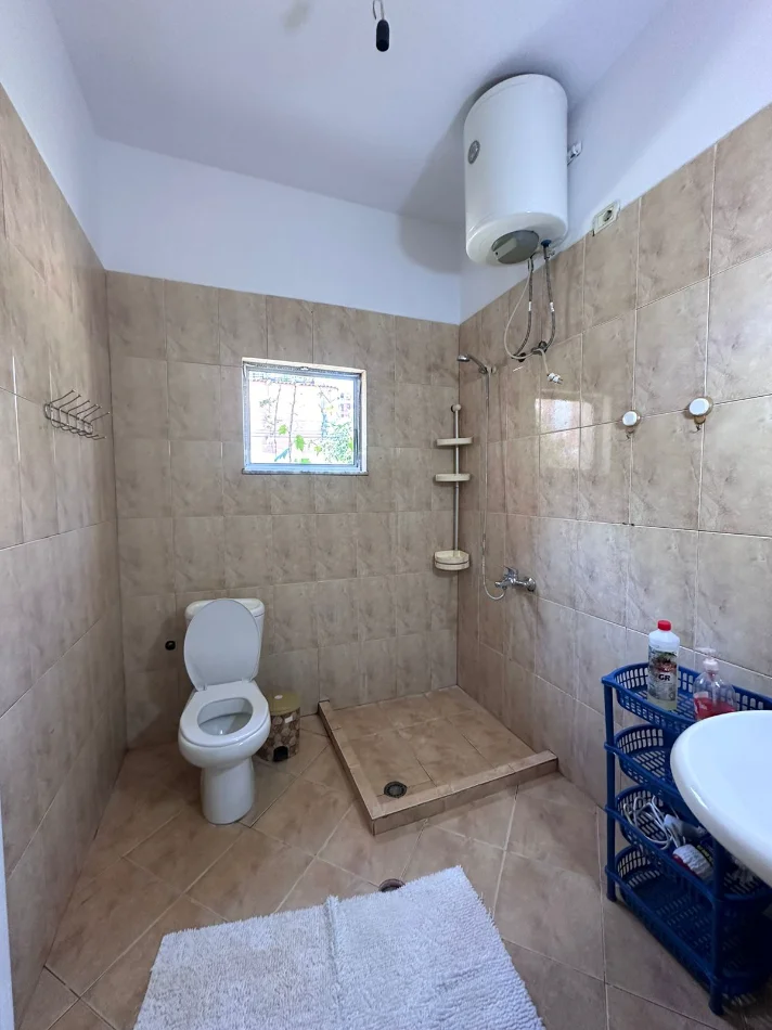 Tirane, jepet me qera apartament 1+1 Kati 1, 65 m² 400 € (astir)