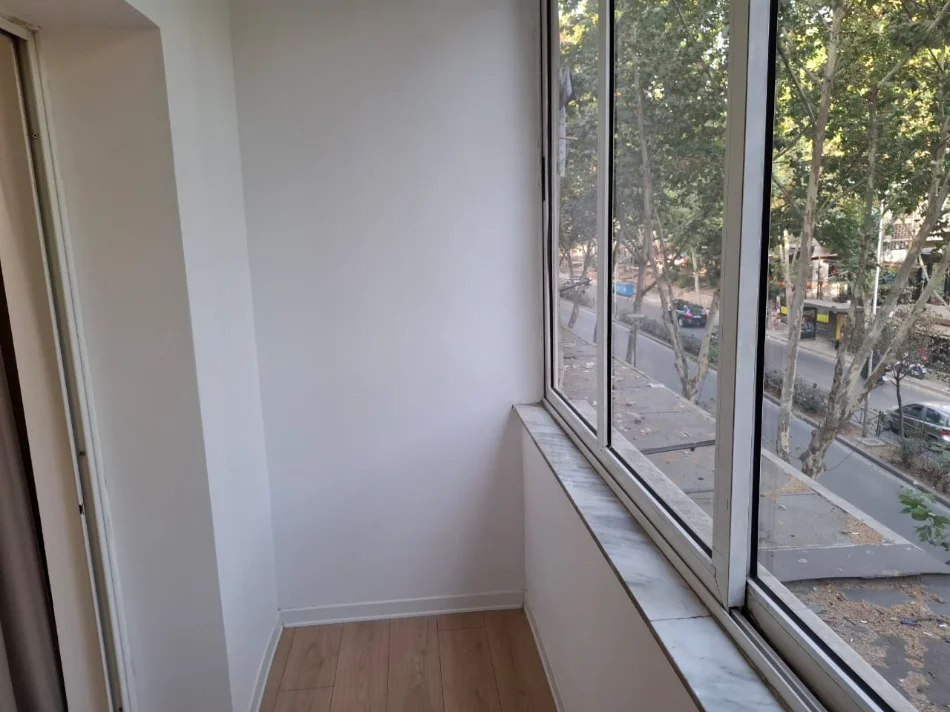 Tirane, jepet me qera apartament 1+1+Ballkon Kati 3, 550 € (Stacioni i Trenit)