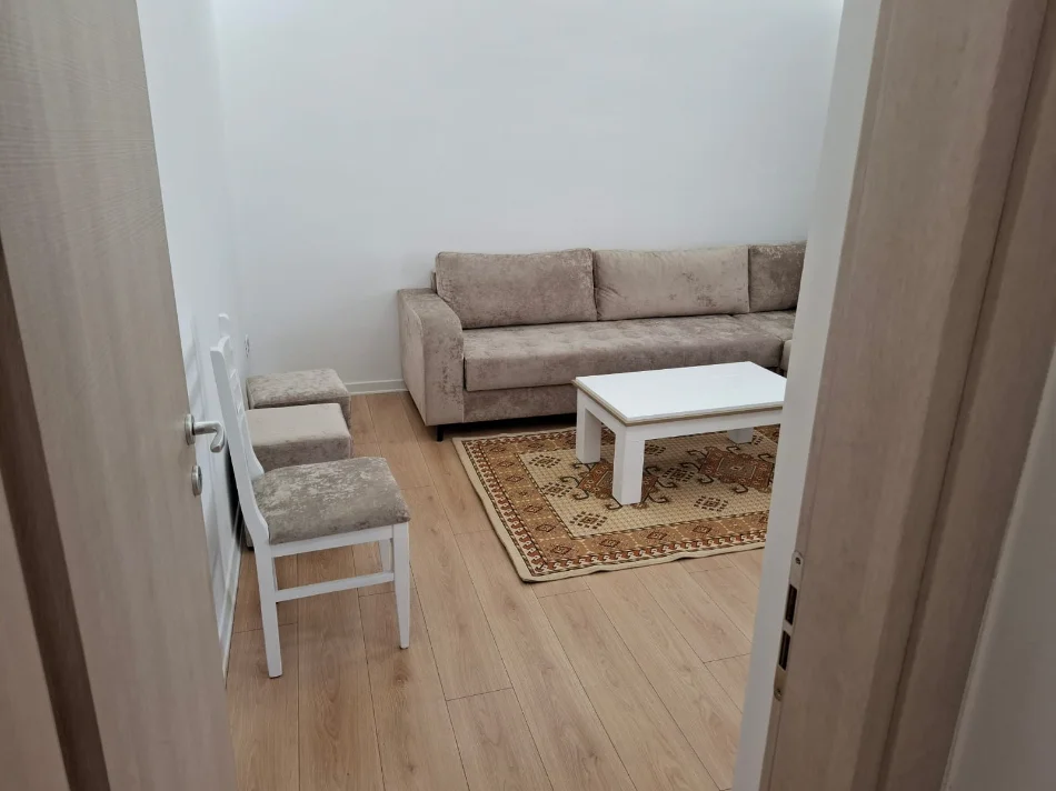 Tirane, jepet me qera apartament 1+1+Ballkon Kati 3, 550 € (Stacioni i Trenit)