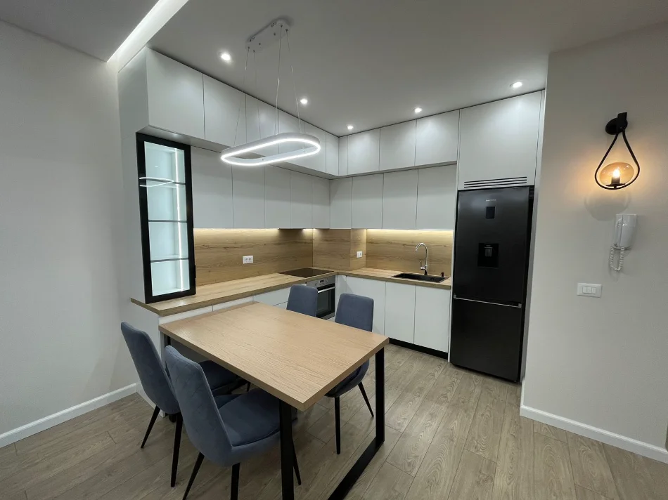 Tirane, jepet me qera apartament 1+1 Kati 3, 850 € (Kompleksi Olimpik)