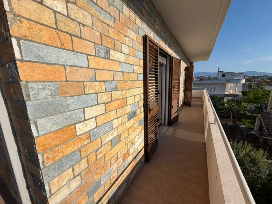 Vlore, jepet me qera Vile 3+1+Ballkon Kati 3, 110 m² 500 € (Rruga Sokrat Leka)