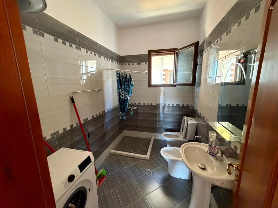 Vlore, jepet me qera Vile 3+1+Ballkon Kati 3, 110 m² 500 € (Rruga Sokrat Leka)