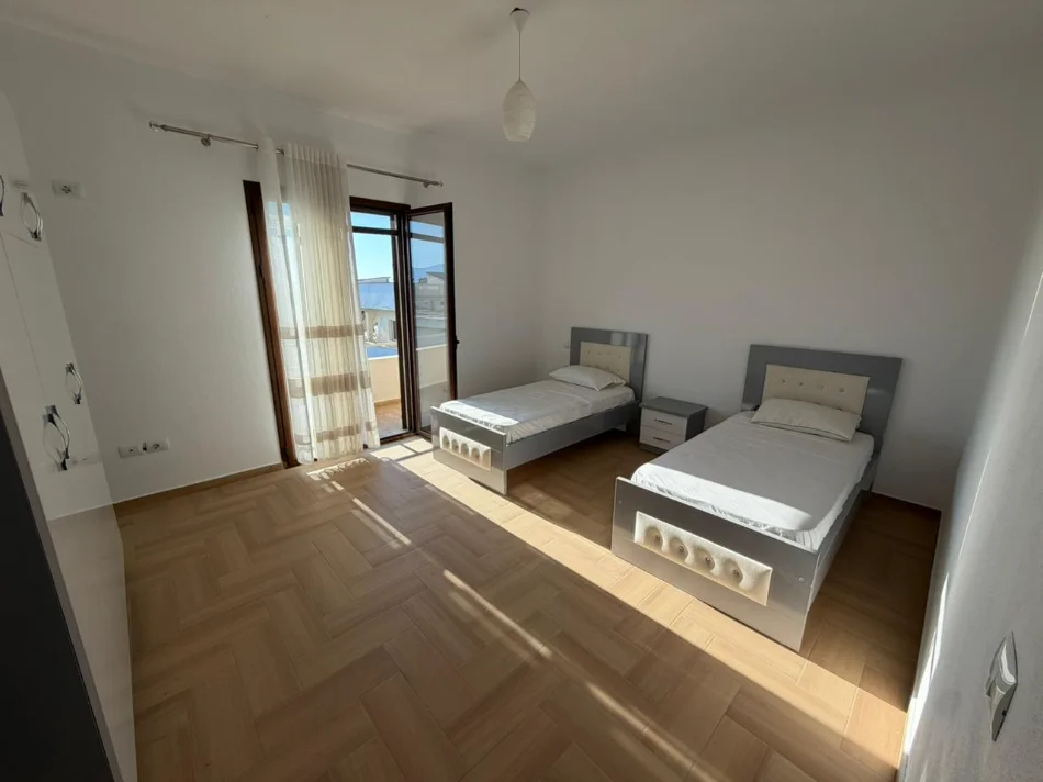 Vlore, jepet me qera Vile 3+1+Ballkon Kati 3, 110 m² 500 € (Rruga Sokrat Leka)