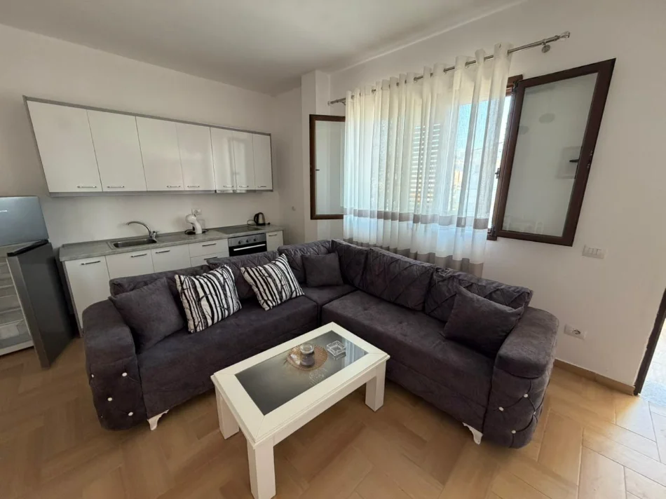 Vlore, jepet me qera Vile 3+1+Ballkon Kati 3, 110 m² 500 € (Rruga Sokrat Leka)