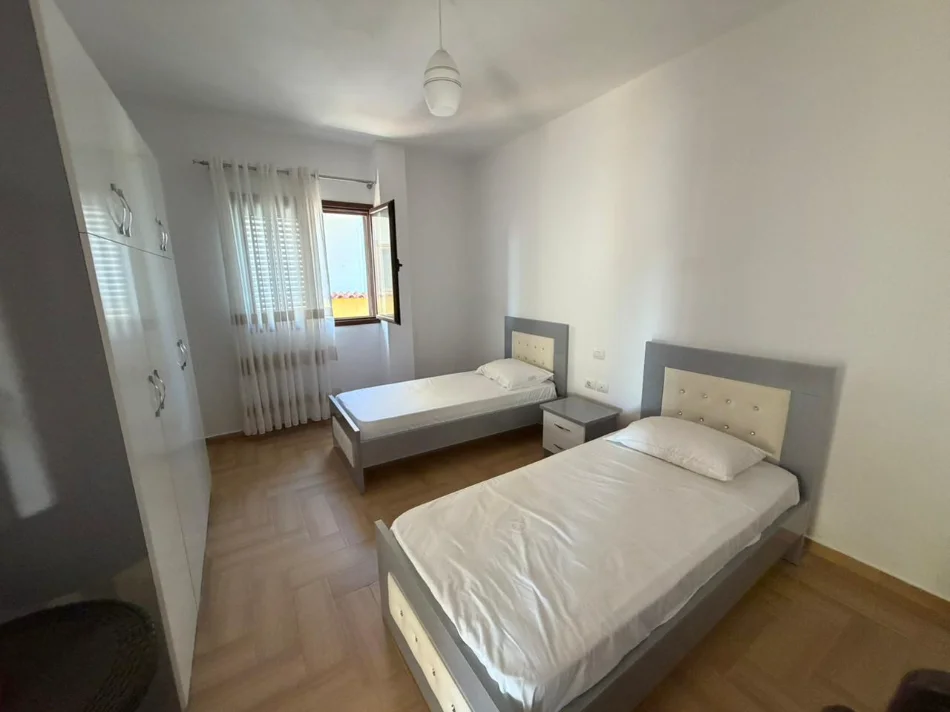Vlore, jepet me qera Vile 3+1+Ballkon Kati 3, 110 m² 500 € (Rruga Sokrat Leka)