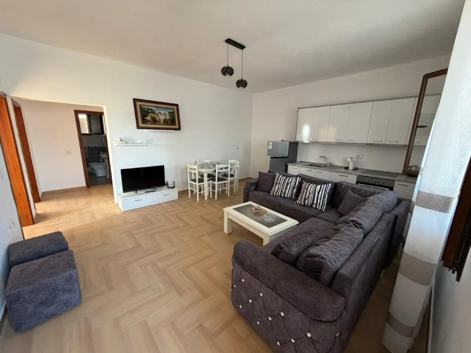 Vlore, jepet me qera Vile 3+1+Ballkon Kati 3, 110 m² 500 € (Rruga Sokrat Leka)