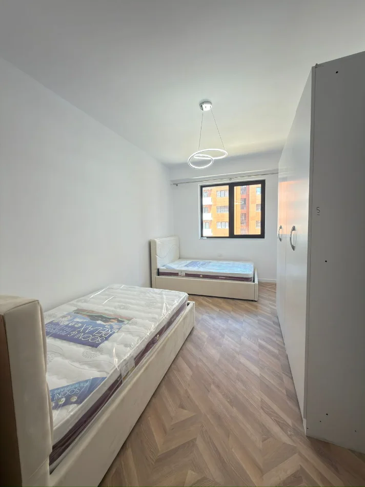Tirane, jepet me qera apartament 2+1+Ballkon Kati 4, 100 m² 600 € (Urban Gate) Astir