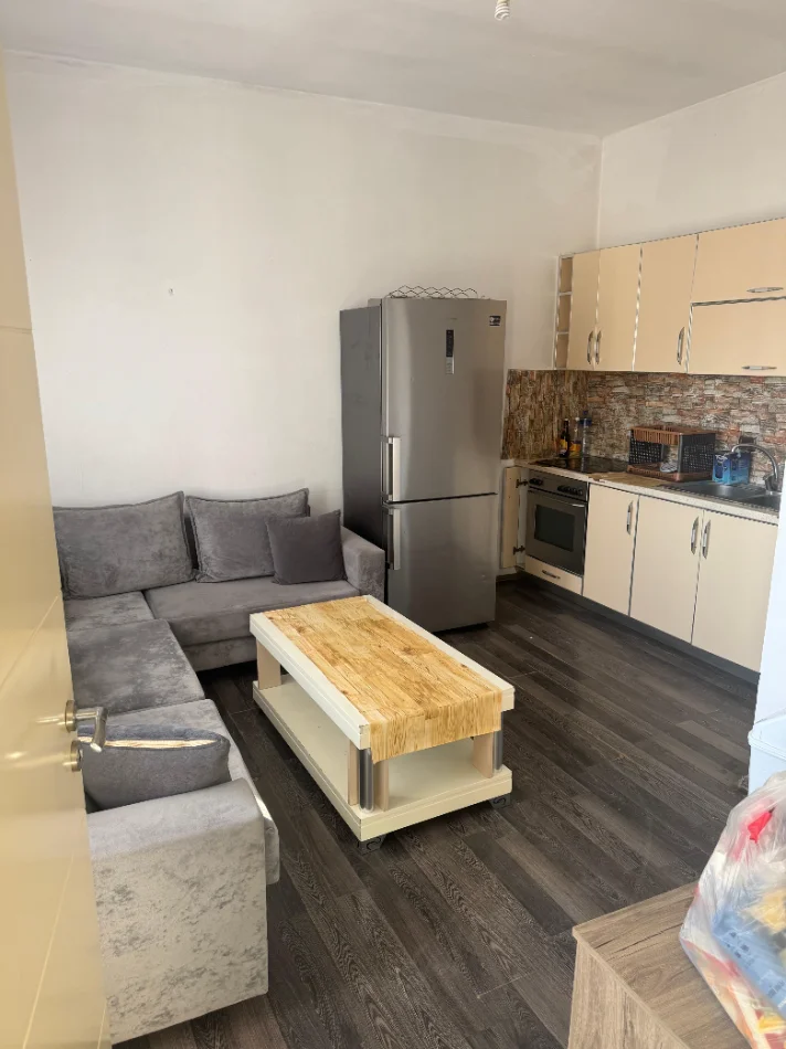 Tirane, jepet me qera apartament 2+1 Kati 3, 80 m² 400 € (Astir, Rruga Kristaq Mone)