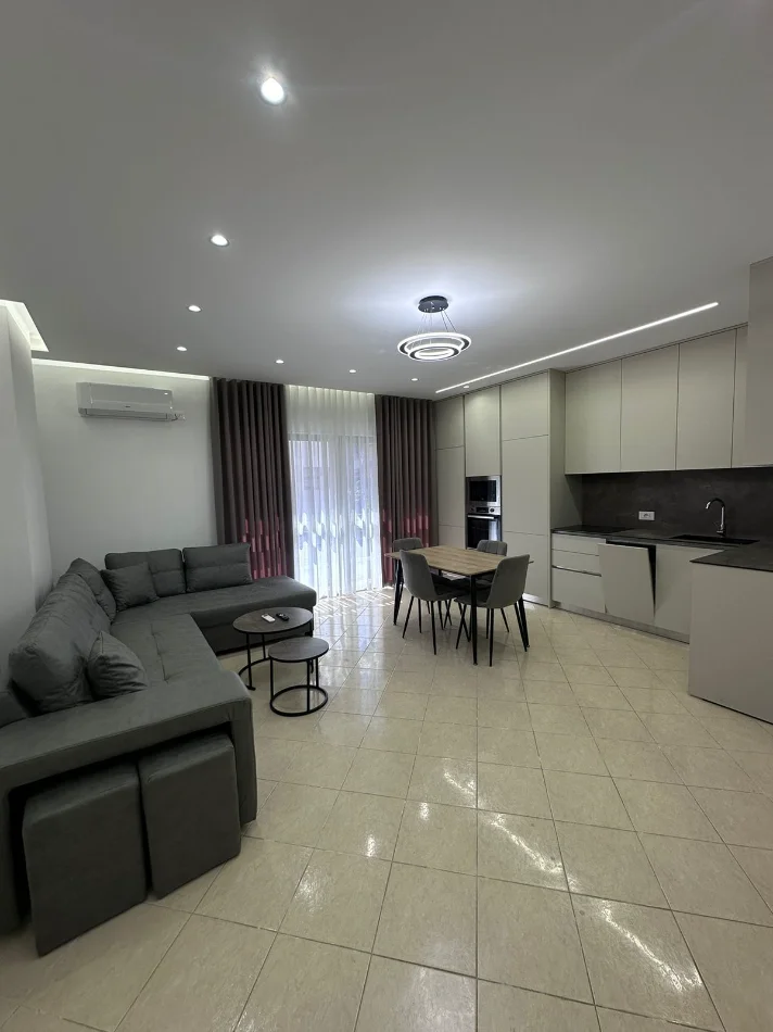 Tirane, jepet me qera apartament 2+1+Ballkon Kati 2, 110 m² 600 € (astir)