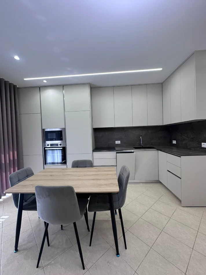 Tirane, jepet me qera apartament 2+1+Ballkon Kati 2, 110 m² 600 € (astir)