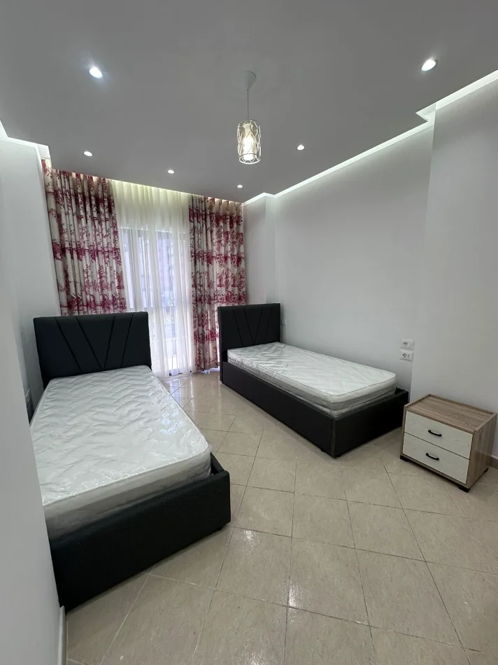 Tirane, jepet me qera apartament 2+1+Ballkon Kati 2, 110 m² 600 € (astir)