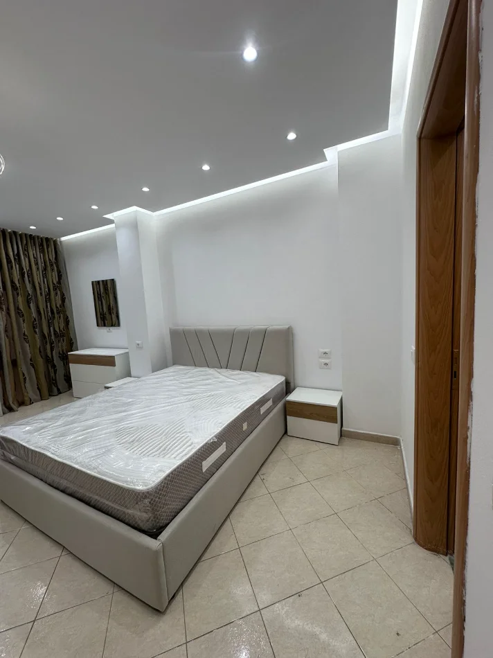 Tirane, jepet me qera apartament 2+1+Ballkon Kati 2, 110 m² 600 € (astir)