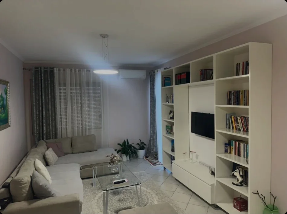 Tirane, jepet me qera apartament 1+1 Kati 3, 62 m² 450 € (Astir)