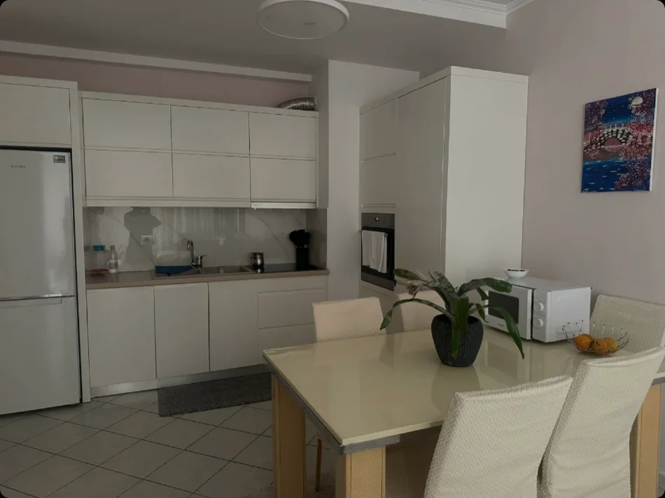 Tirane, jepet me qera apartament 1+1 Kati 3, 62 m² 450 € (Astir)